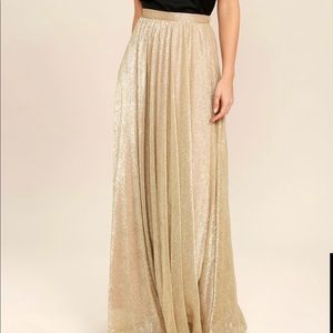 NEVER WORN NWT lulu’s Gold Sparkle Maxi Skirt